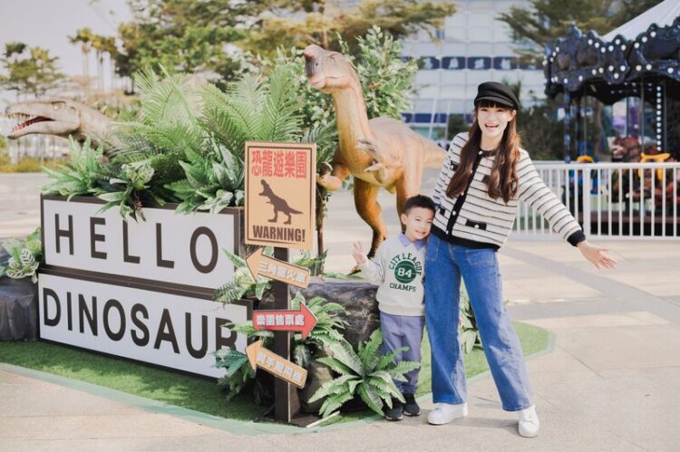 統一時代百貨高雄店打造「恐龍遊樂園」 體驗濃濃的叢林探險氛圍! 統一時代百貨高雄店打造「恐龍遊樂園」-體驗濃濃的叢林探險氛圍!