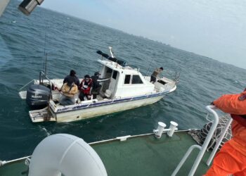 自用小船機械故障失去動力！臺南海巡署艦隊火速救援五人脫險