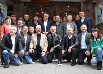 黃仁勳搭機離臺！回顧3天旋風行程，留下「全球身價最高企業家」經典合照