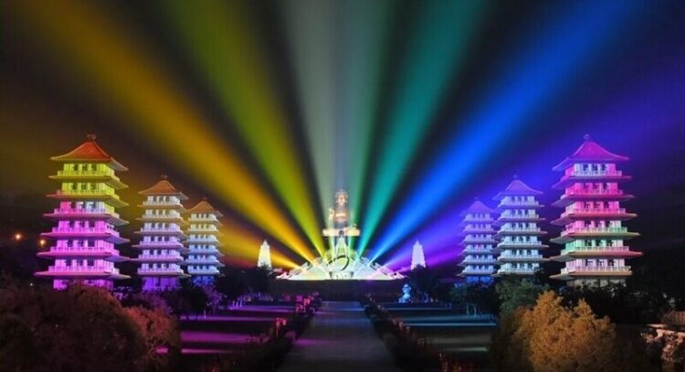 「向前有路-光明在望」-佛光山1/29啟動平安燈會