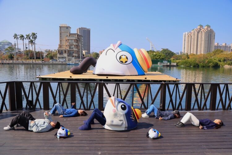 年年有「魚」!魚頭君14米長氣偶現身安平運河,黃偉哲市長搭船開箱送上新春祝福 年年有「魚」!魚頭君14米長氣偶現身安平運河,黃偉哲市長搭船開箱送上新春祝福