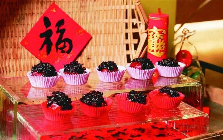 有食譜》過年必吃超養生甜點！3步驟做「黑米紅豆糕」添加桂花釀