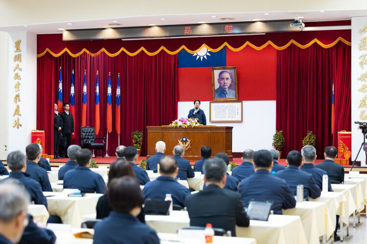 總統賴清德出席警政署114年第1次署務會報,強調打擊組織犯罪與強化數位能力 總統賴清德出席警政署114年第1次署務會報,強調打擊組織犯罪與強化數位能力