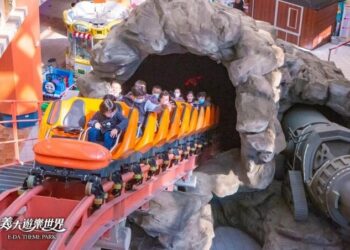 蛇麼玩樂園只要1塊錢-逛街購物春節天天免費停車