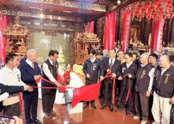 金獅湖保安宮再添「九龍玉石龍船獻祥瑞」奇觀-陳其邁見證罕見玉船啟航