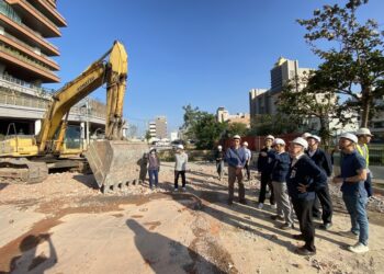 林欽榮副市長視察鳳山車站重劃區曹謹路打通，力拼7月底完工