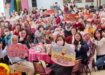 瑞蛇迎春慶新年-仁家長輩溫馨圍爐齊歡聚