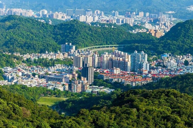 好端端新房住5年-鄰控「侵占土地」要求拆屋！過來人教1招：從此閉嘴