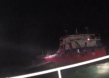 貝里斯籍油輪觸礁馬祖海域-海巡署全力救援-7名船員獲救