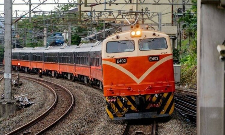 臺鐵228和平紀念日3天連假加開97班列車 1月30日0時起開放訂票 臺鐵228和平紀念日3天連假加開97班列車-1月30日0時起開放訂票