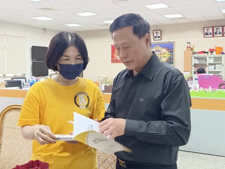 山達基志願牧師宣導保持健康手冊,助力社區防疫與健康生活 收件匣 山達基志願牧師宣導保持健康手冊,助力社區防疫與健康生活-收件匣