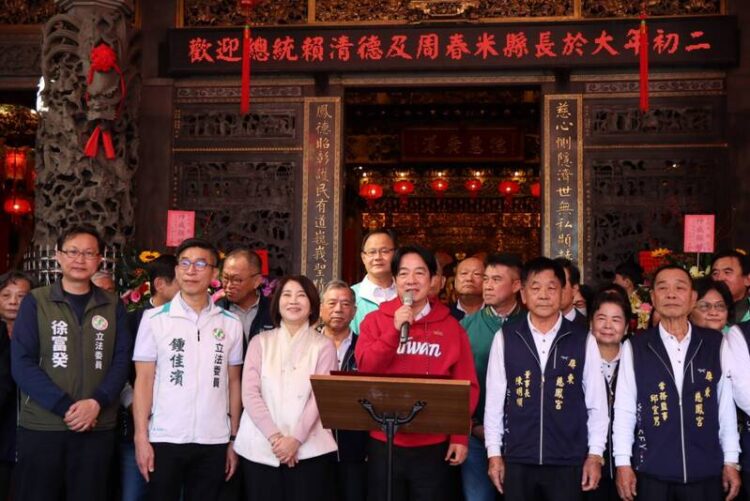 賴總統新春屏東拜年發福袋 不忘提醒鄉親提防詐騙 賴總統新春屏東拜年發福袋-不忘提醒鄉親提防詐騙