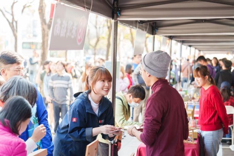 全台唯一!香港年宵高雄登場 中央公園湧人潮 全台唯一!香港年宵高雄登場-中央公園湧人潮