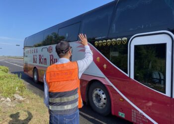春節假期邁入倒數-高雄區監理所監警聯合稽查-確保民眾假期乘車安全
