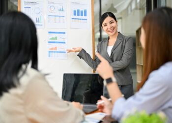 在職場如何適當地稱讚自己？5個實用說話技巧+案例說明