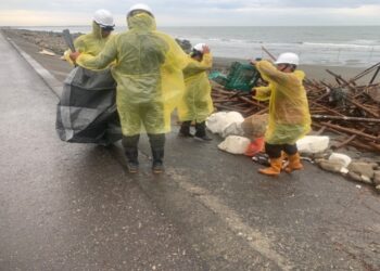 臺南海岸淨灘有成-黃金海岸、觀夕平台歡迎市民踏青迎新春