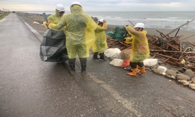 臺南海岸淨灘有成-黃金海岸、觀夕平台歡迎市民踏青迎新春