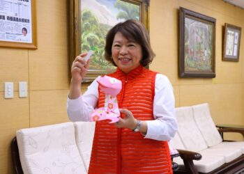 嘉市貴氣「小花蛇」提燈亮相！-結合疫苗接種站-2/6起連三天發送