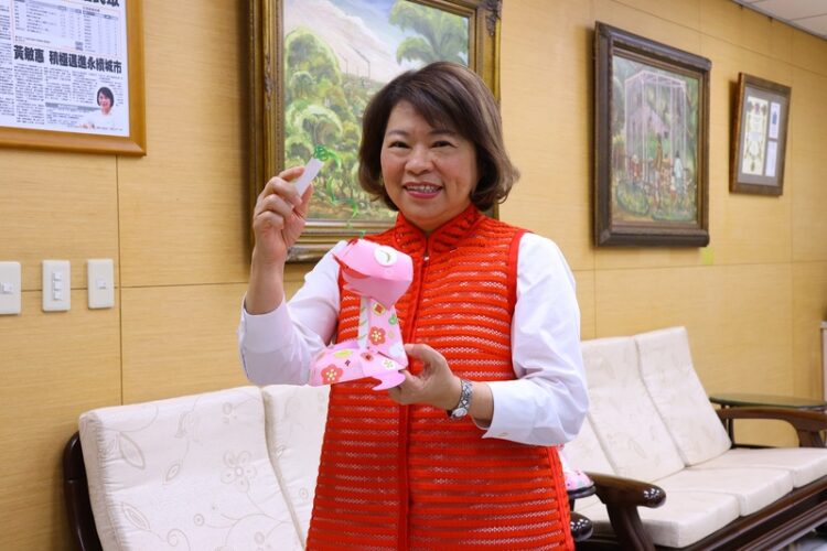 嘉市貴氣「小花蛇」提燈亮相! 結合疫苗接種站 2/6起連三天發送 嘉市貴氣「小花蛇」提燈亮相!-結合疫苗接種站-2/6起連三天發送