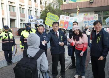 開學首日臺南校園整備就緒-黃偉哲視察新進國小呼籲落實防疫