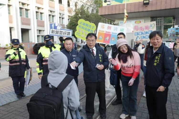 開學首日臺南校園整備就緒-黃偉哲視察新進國小呼籲落實防疫