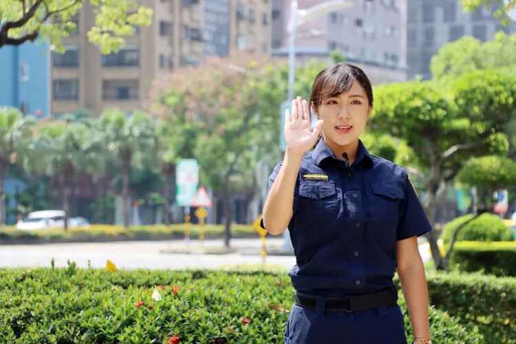 網紅警蔡玉貝性感影片掀辯論 片尾曲「想更自由自在」 網紅警蔡玉貝性感影片掀辯論-片尾曲「想更自由自在」