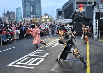 友好城市直航！熊本首長搭首班機訪高-熊本城武將隊演出大受歡迎