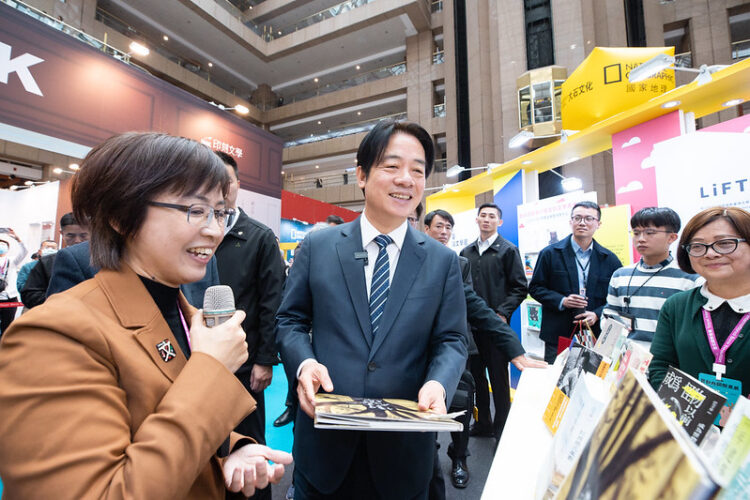 總統賴清德出席2025台北國際書展 文化幣擴大發放 助年輕人親近閱讀 總統賴清德出席2025台北國際書展-文化幣擴大發放-助年輕人親近閱讀