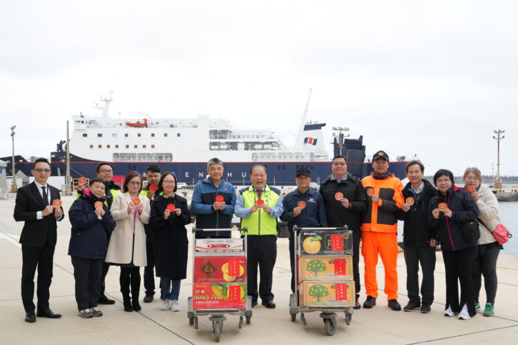 澎湖縣長陳光復慰問春節海運團隊 感謝投入疏運確保旅客順利返鄉 澎湖縣長陳光復慰問春節海運團隊-感謝投入疏運確保旅客順利返鄉