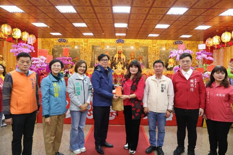 陳其邁參拜4座天公廟 祈求國泰民安 社會繁榮 陳其邁參拜4座天公廟-祈求國泰民安-社會繁榮