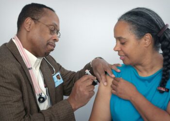 流感、新冠肺炎、一般感冒差異解析：症狀、病程與治療全攻略