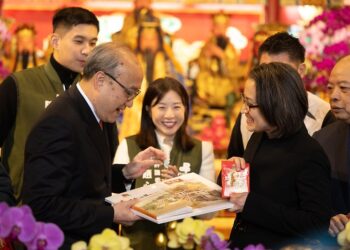 副總統蕭美琴出席木柵指南宮「玉皇聖誕護國祈安禮斗大法會」！誠心祈求國家興盛、國泰民安