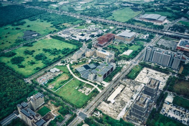 臺南市政府趙卿惠副市長於 (7) 日授任「大南方新矽谷推動方案」之臺南市智慧城市推動總召集人職務 臺南市政府趙卿惠副市長於-(7)-日授任「大南方新矽谷推動方案」之臺南市智慧城市推動總召集人職務