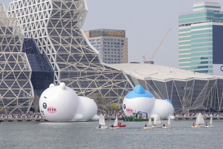 陳其邁和吉友們「吉合」愛河灣 吉伊卡哇可愛出遊高雄港 陳其邁和吉友們「吉合」愛河灣-吉伊卡哇可愛出遊高雄港