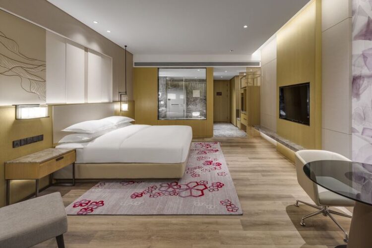 住高雄萬豪酒店免費看告五人演唱會!-入住即贈演場會雙人門票-再享高空行政酒廊專屬禮遇