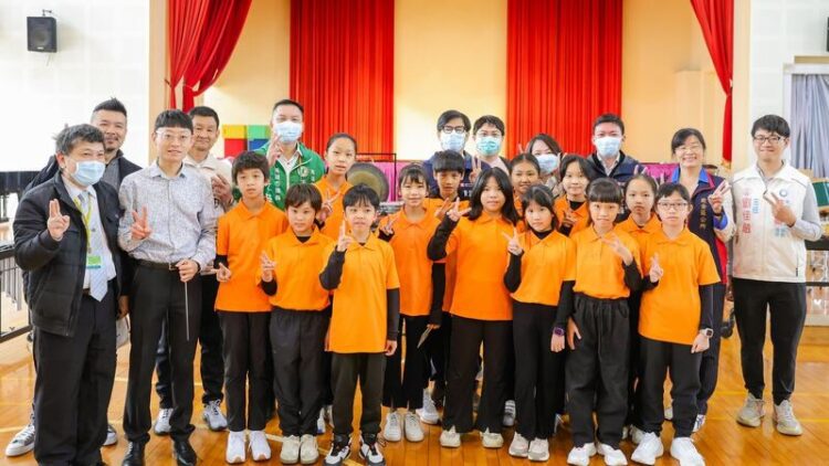 開學首日視察校園防疫整備情形 陳其邁:落實個人防護措施 勤洗手、戴口罩降低傳染風險 開學首日視察校園防疫整備情形-陳其邁:落實個人防護措施-勤洗手、戴口罩降低傳染風險