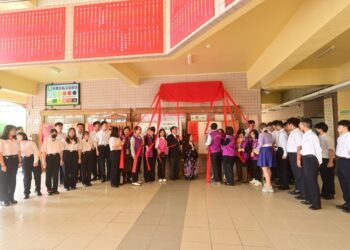 高雄市家長協會攜手大東醫院院長蔡森郎贈潮州高中「禮義廉恥」匾額-校長勉勵學子品德實踐