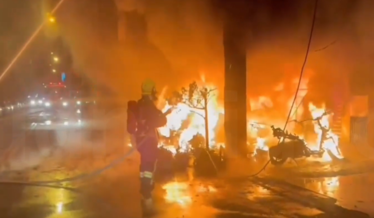 火光沖天!宜蘭機車行突發爆炸 4間店燒毀 9人受困送醫 火光沖天!宜蘭機車行突發爆炸-4間店燒毀-9人受困送醫