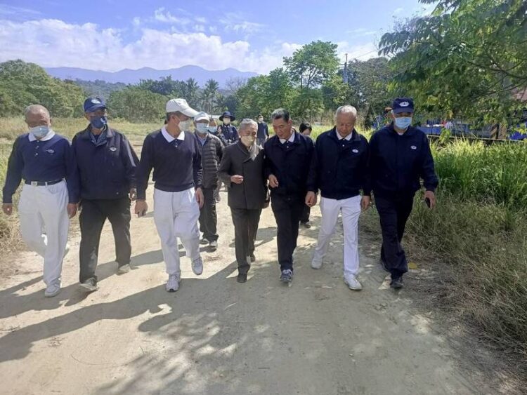 大愛無疆,慈悲志工三週不休為災民修築重建家園 大愛無疆,慈悲志工三週不休為災民修築重建家園