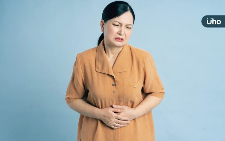 有食譜》元宵吃多腹脹、胃痛?中醫教「按摩3穴位」搭消化茶飲改善 有食譜》元宵吃多腹脹、胃痛?中醫教「按摩3穴位」搭消化茶飲改善