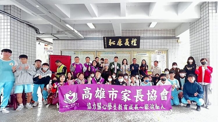 元宵節贈匾 高市家長協會送「禮義廉恥」入中庄國中 元宵節贈匾-高市家長協會送「禮義廉恥」入中庄國中