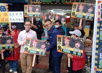 雙箭齊發-集結3500份罷免黃捷、許智傑連署書「高雄雙罷劫」隊北上-盼罷免進入下一階段