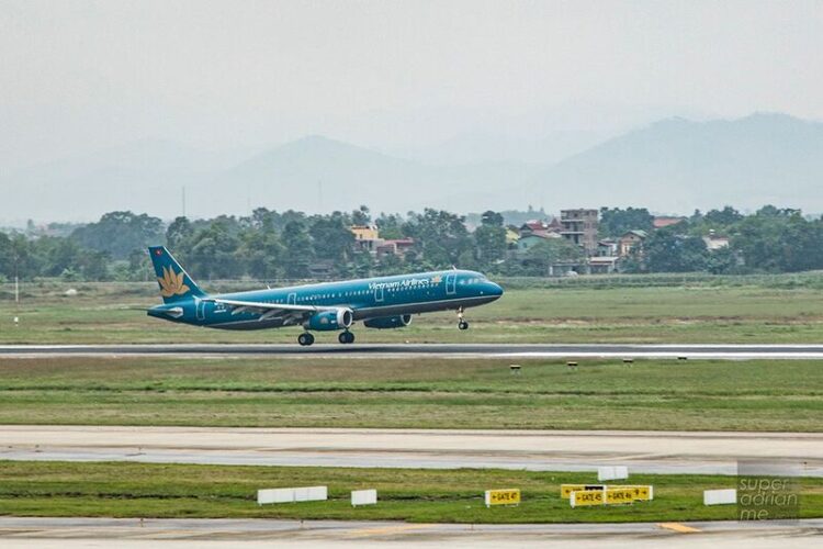 越南航空上午小港飛河內「班機故障」 123人下機等待後續安排 越南航空上午小港飛河內「班機故障」-123人下機等待後續安排