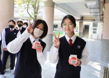 嘉義縣自籌經費-2萬7千名學童-免費飲用牛羊豆奶不間斷