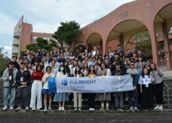 全英探索自我-中山大學攜學術交流基金會首辦英語冬令營-帶領學生全方位探索