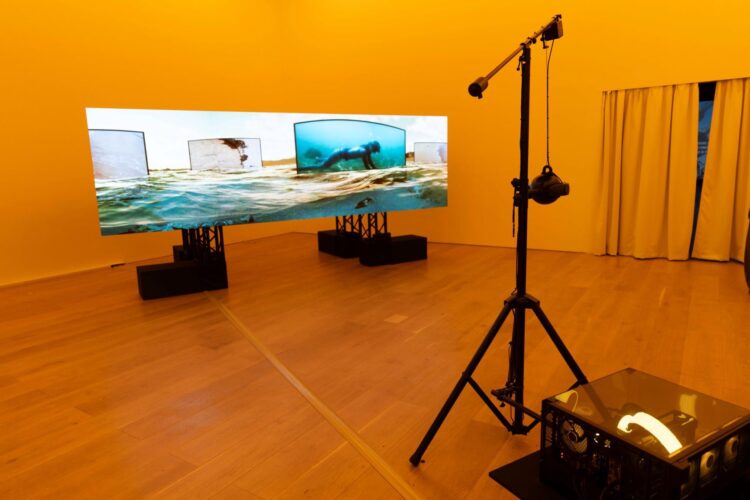 藝術家許家維打造晶片與AI《矽晶小夜曲》作品 驚艷日本森美術館 藝術家許家維打造晶片與ai《矽晶小夜曲》作品-驚艷日本森美術館