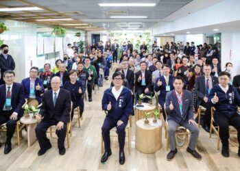 出席南方淨零倡議論壇暨展覽-陳其邁：結合企業之力-落實減碳維持城市環境力