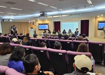 中市府首場「新光三越勞權說明會」吸引逾百名勞工、廠商到場-勞工局長要求業者善盡企業主責任