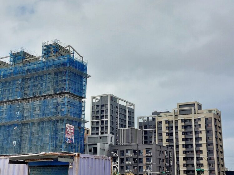 桃園難逃「蝸居」?他嘆「只能買鳥籠」…網秒打臉:硬要舉 桃園難逃「蝸居」?他嘆「只能買鳥籠」…網秒打臉:硬要舉