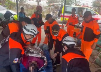 海巡人員緊急救援-落海民眾即時脫險